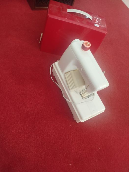 Máquina de custura de brincar antiga