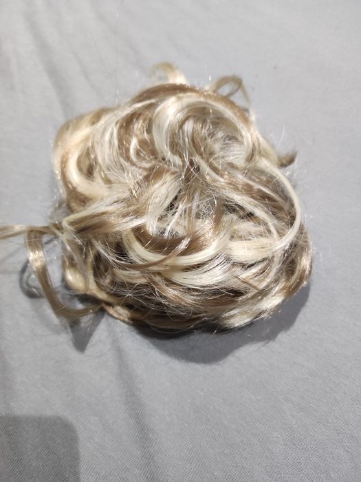 Peruka doczepiany kok messy hairbun