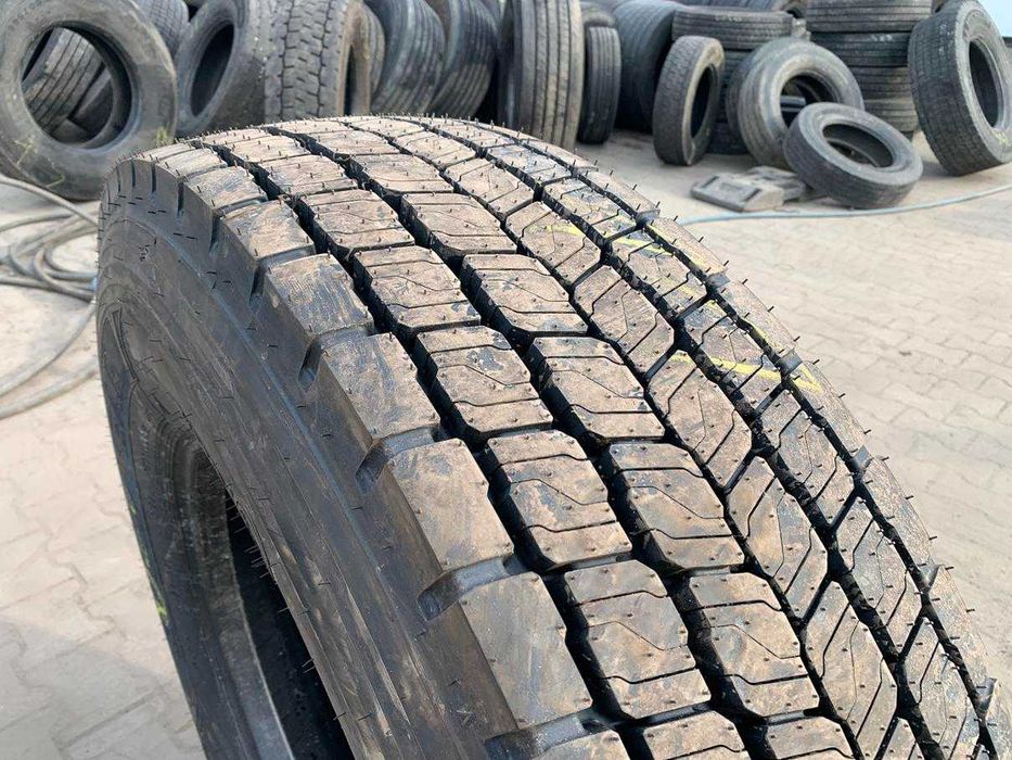 Opona używana 295/80R22.5 GOODYEAR ULTRA GRIP COACH D / 100% BIEŻNIKA