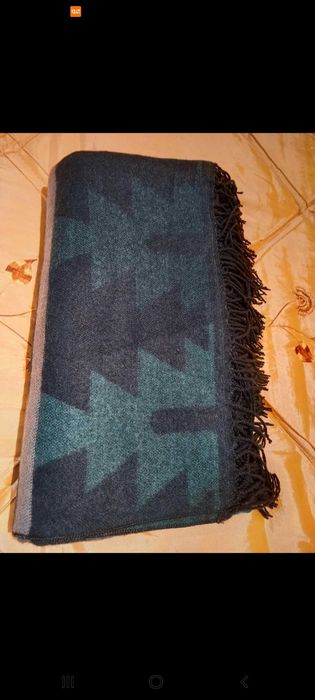 Manta Poncho - em tons de cinza e azul marinho e verde escuro - Local