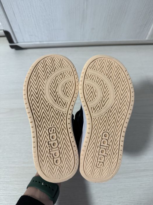 Демісезонні чоботи adidas,оригінал.розмір 28