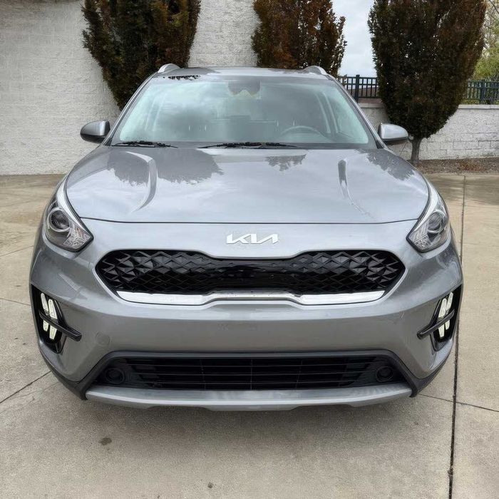 Kia Niro LXS      2022
