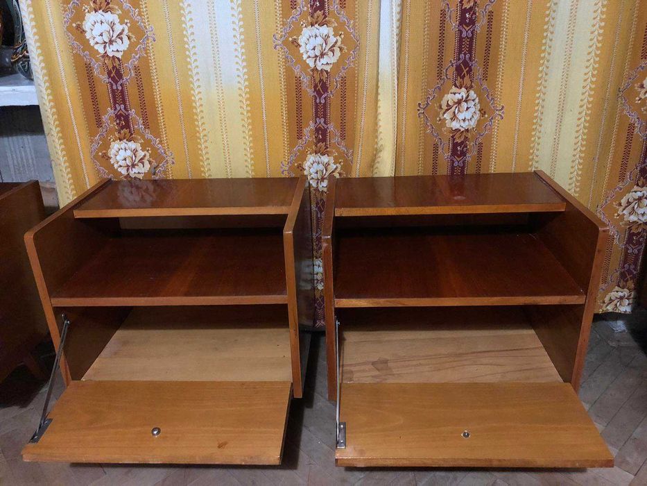 Тумби приліжкові дерев'яні 2 шт. Б/У