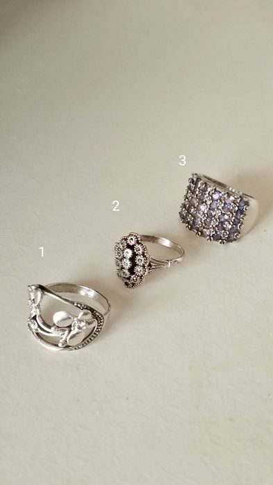 Anéis em prata e pedras