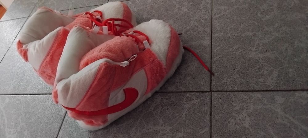 Pantufas rosa não sao como novas são mesmo novas por 18€