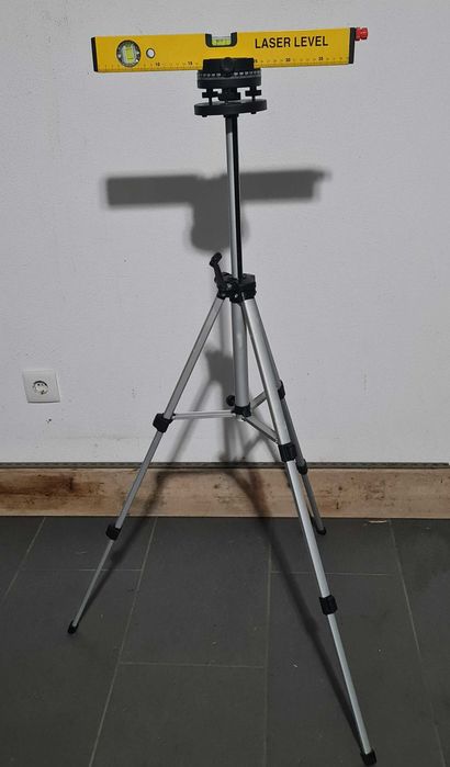 Nível Laser Komayo 400 mm com Tripé, Mala e Manual