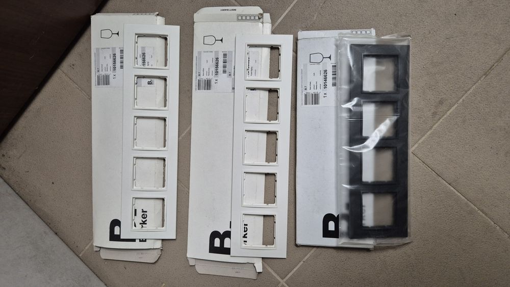 B.7 BERKER ramka 5-krotna biały mat 2 szt.  B.7 4-krotna antracyt  mat