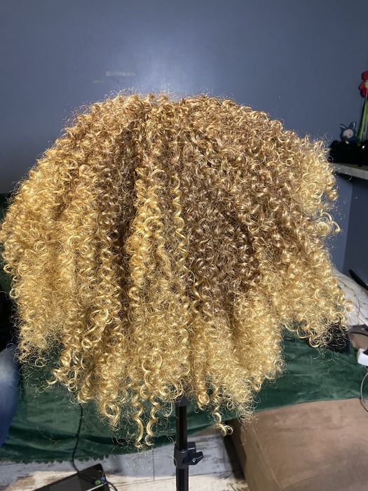 Nowa peruka afro