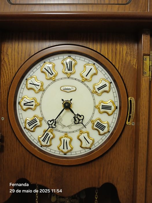 Móvel de sala - relógio Arauto com pesos e pêndulo,