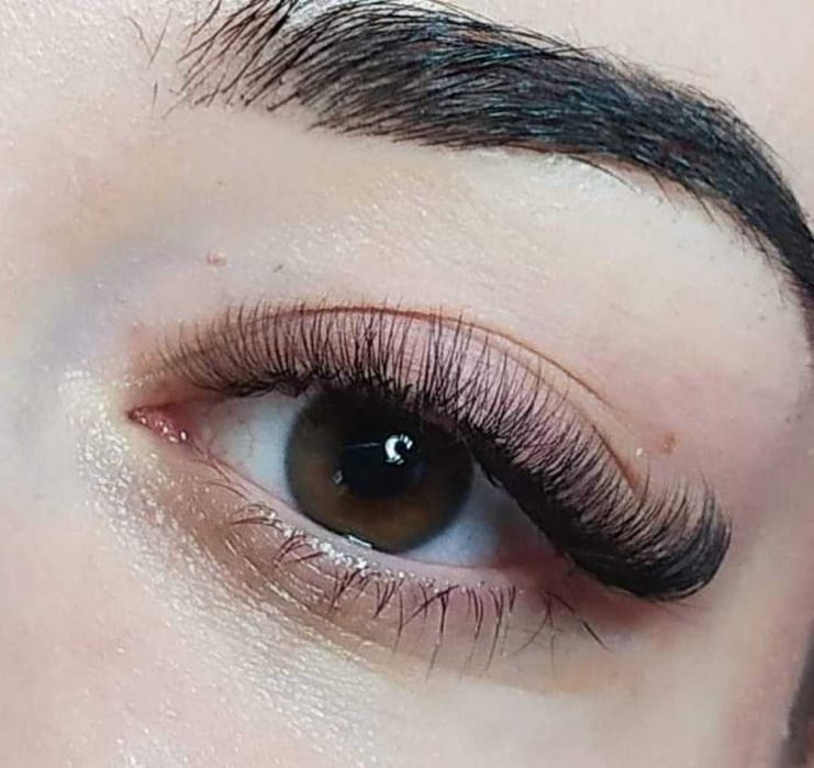 Rzęsy 1:1 oraz objętościowe (Mega Volume)