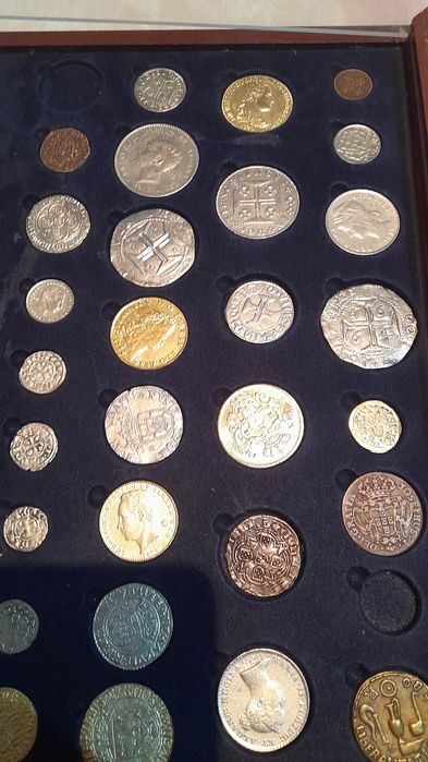 Colecção de moedas ,falta uma moeda