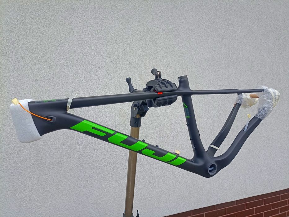 Nowa Rama Fuji Cube Giant 29 Karbon  Kross merida Wyprzedaz