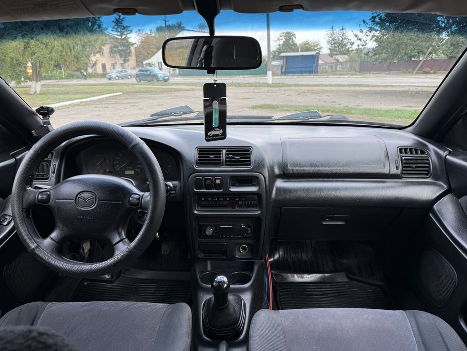 Mazda 323 1998рік