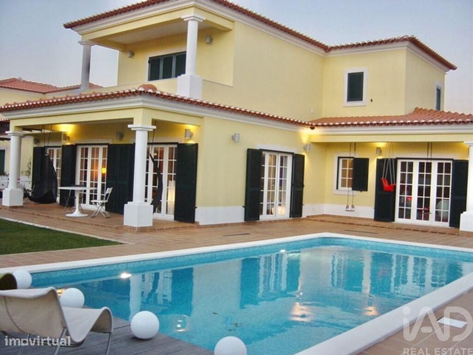Casa / Villa T4 em Amoreira de 258,00 m2