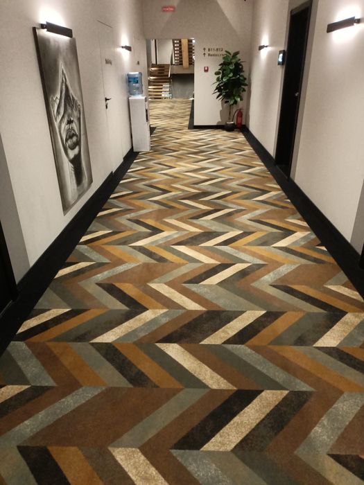 Монтаж напольних покриттів