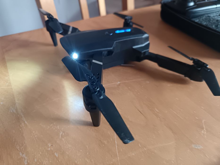 drone E88  preto e mais 2