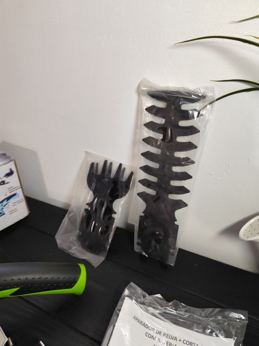 Corta relvas e corta sebes bateria novo