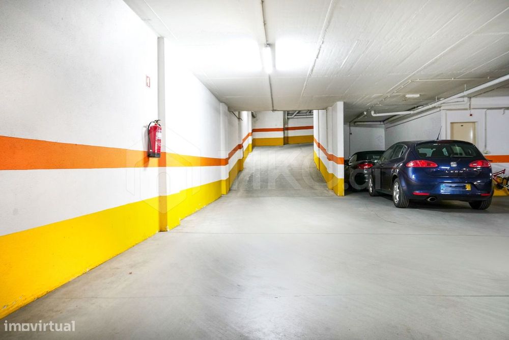T3 Com 139 M², 2 Lugares De Garagem E Arrecadação | Telheiras, Lisboa