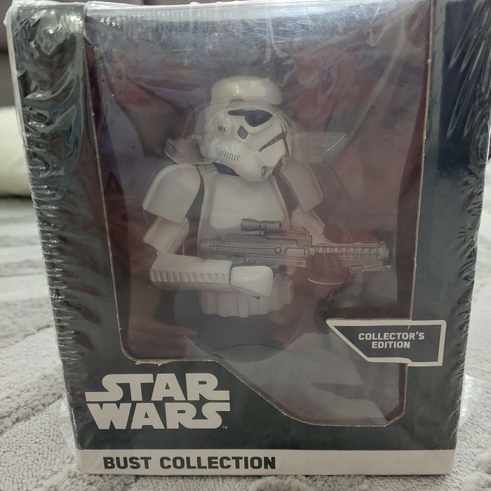 Stromper bust collector's edition