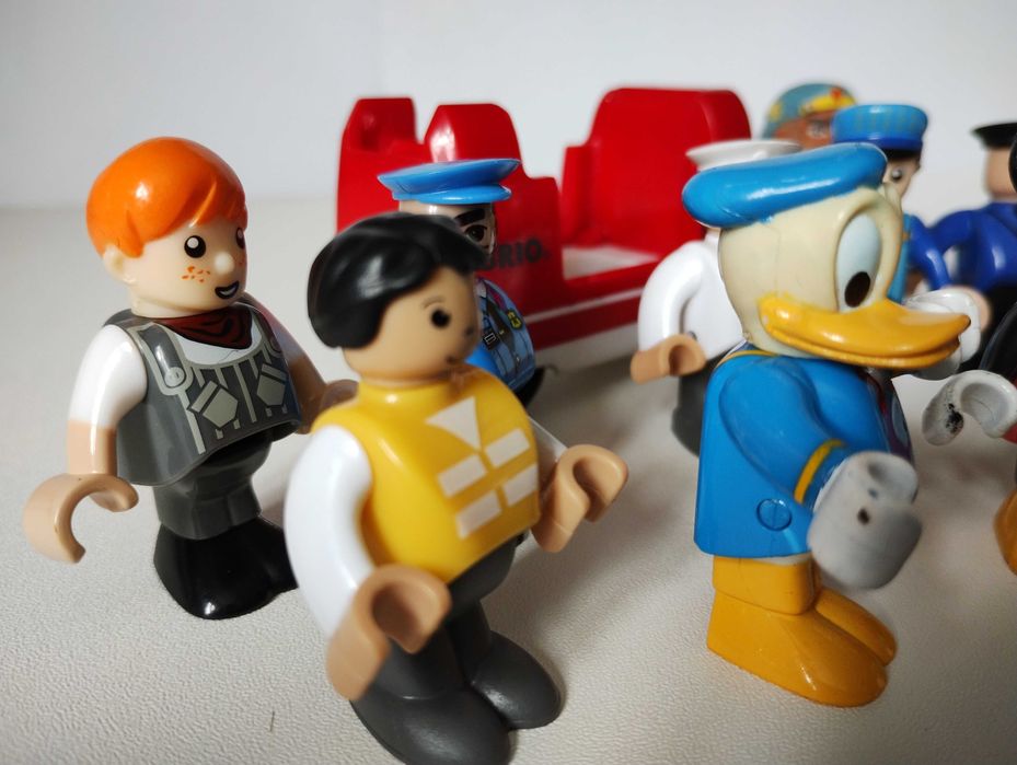 10 Figurek Brio Kaczor Donald Myszka Mickey i wagonik