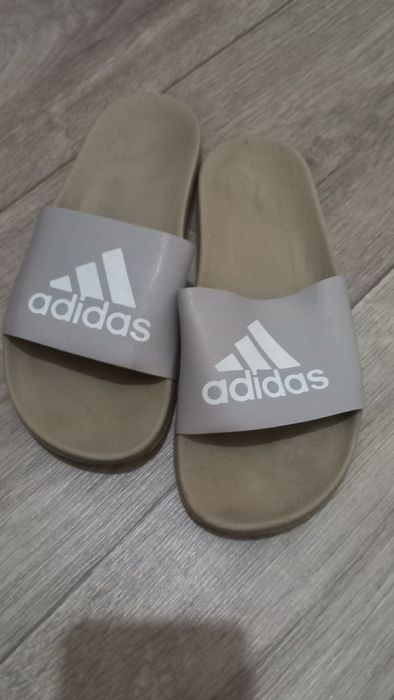 Продам шльопанці адідас 37р