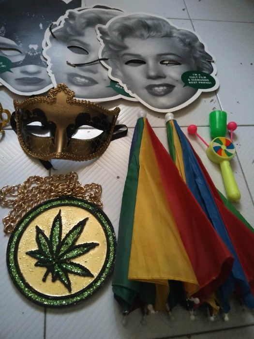 Máscaras de Veneza e adereços de Carnaval