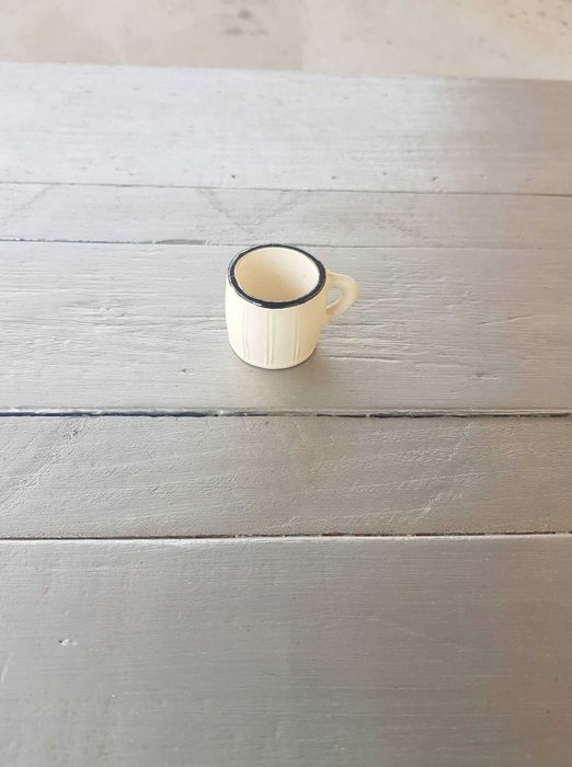 Caneca miniatura em porcelana