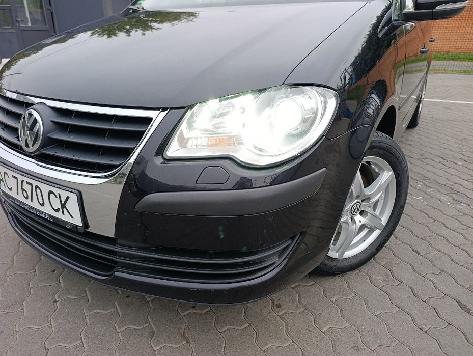 Продам власний автомобіль Volkswagen touran