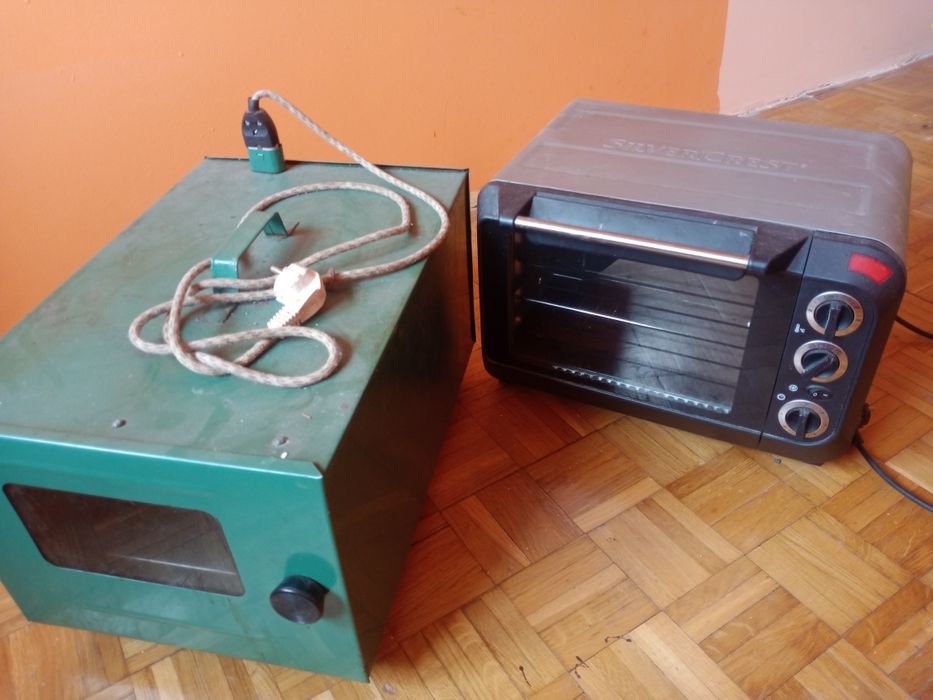 Dwa piekarniki dobry stan .