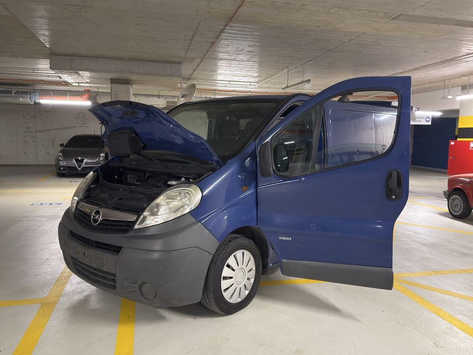 Opel. VIVARO 2.0 D // 6 передч / 2010 Р