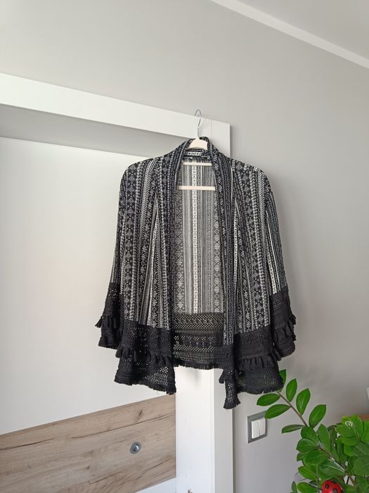 Lekka narzutka oversize frędzle
