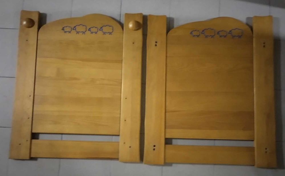 Berço/Cama com grades com estrado e colchão - usado