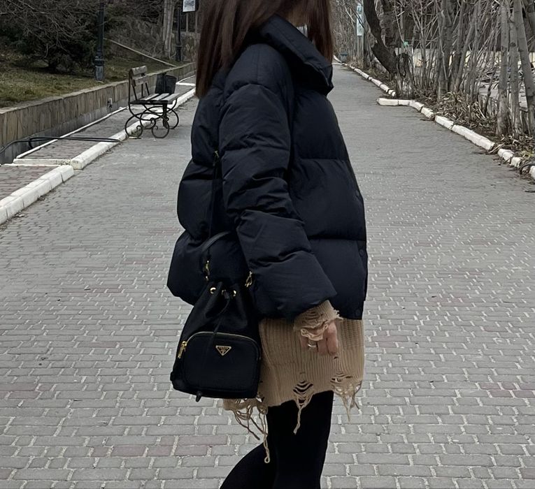 Теплый и стильный пуховик Cos