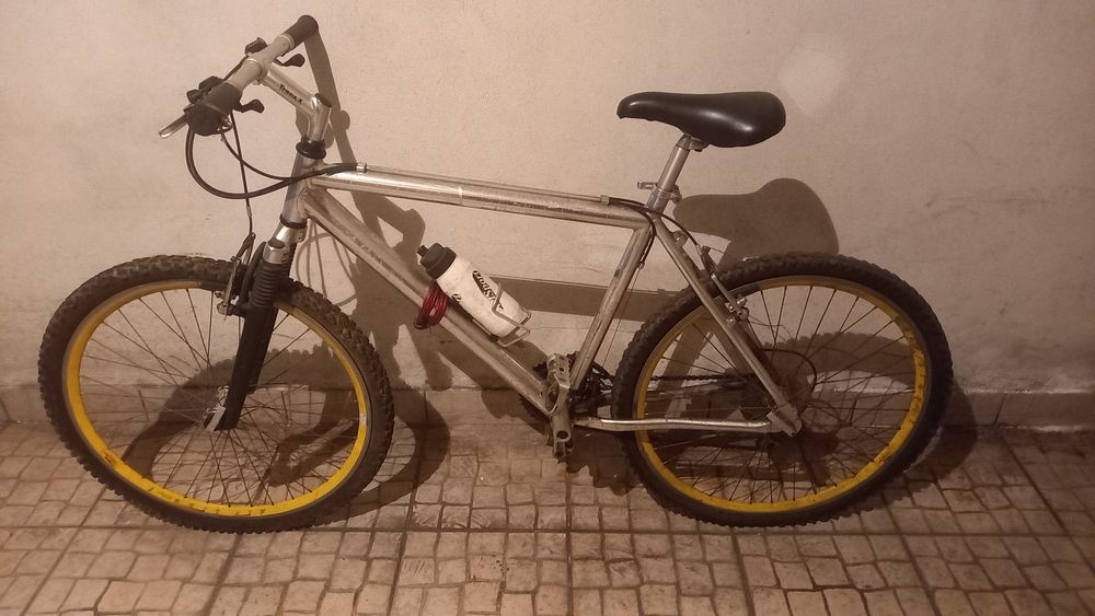 Bicicleta montanha para desocupar