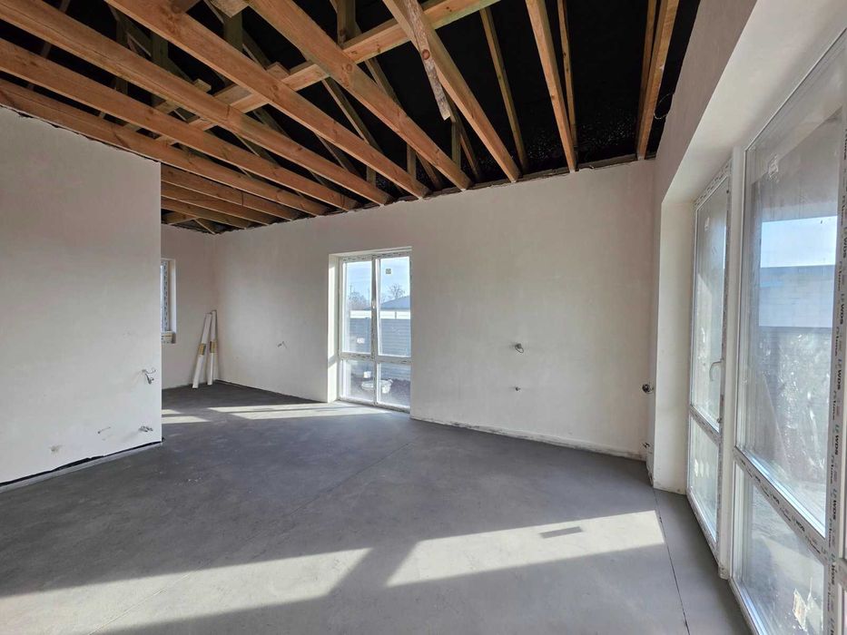 Тарасівка вул Павлюченка будинок 120м.кв. 5 соток землі