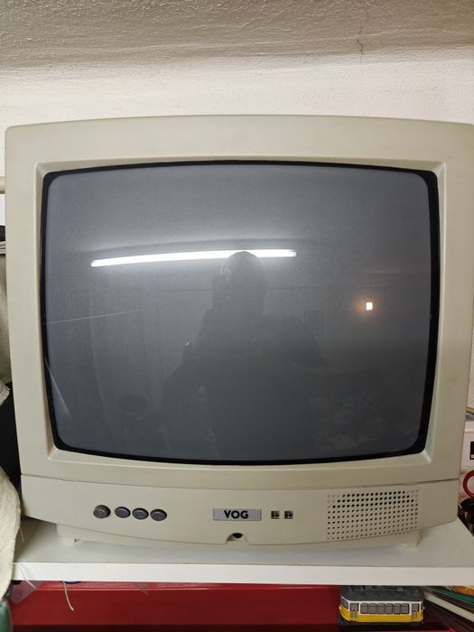 Televisão CRT VOG 14" c/ SCART + Comando Original + Manual (Ideal Retrogaming)