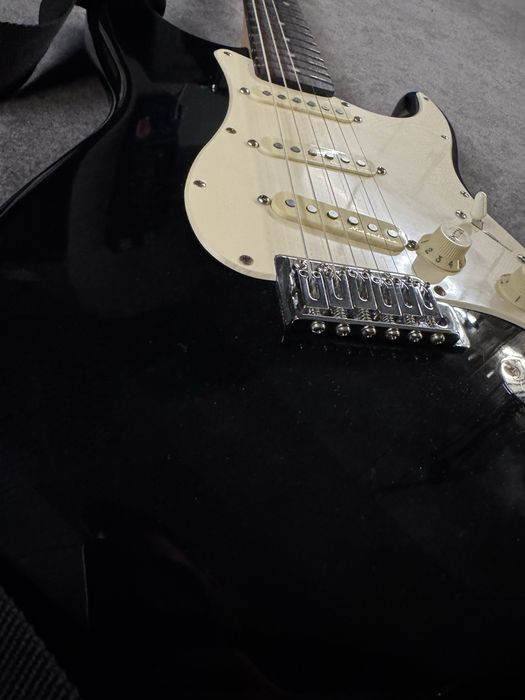 Fender Squier Stratocaster c/ Noiseless