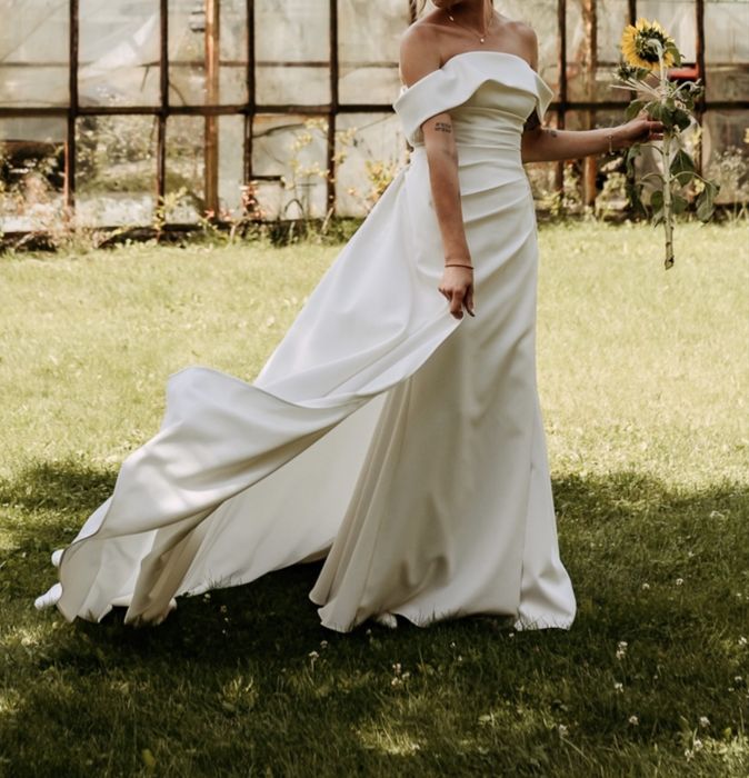 Suknia ślubna gładka