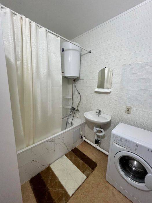 Здам двокімнатну квартиру на п’ятому поверсі біля метро