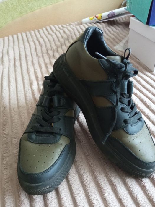 Кросівки жіночі 36 розмір