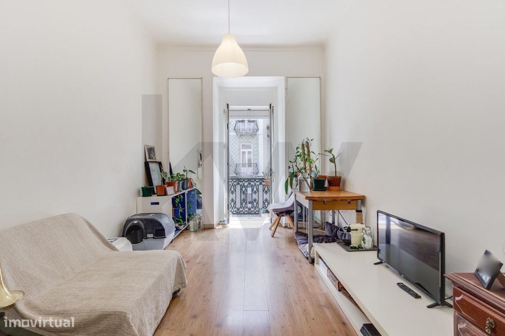 Apartamento T2+1 com elevado potencial de renovação no Centro de Lisbo