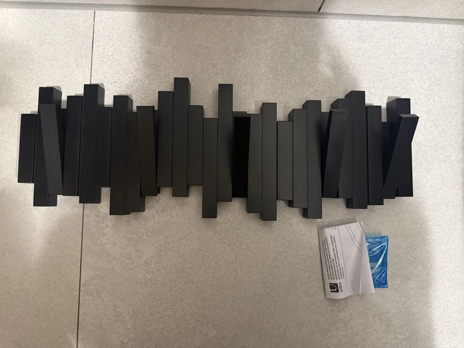 Wieszak scienny UMBRA