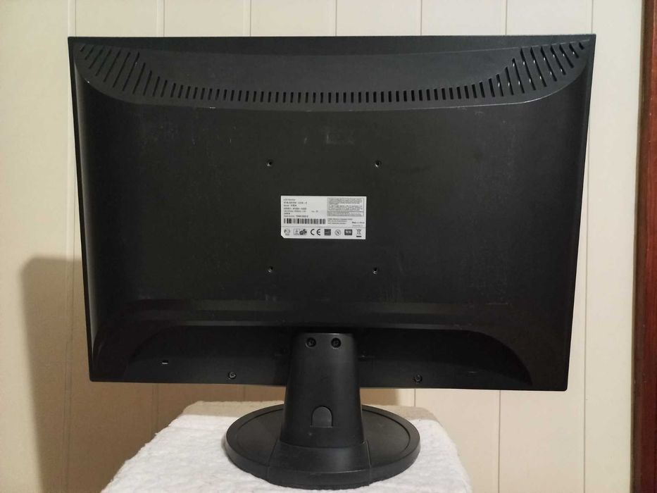 LCD монітори  BenQ GL2450, Fujitsu Siemens L22W-8.