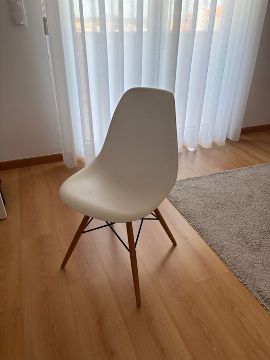 Cadeira Branca versátil