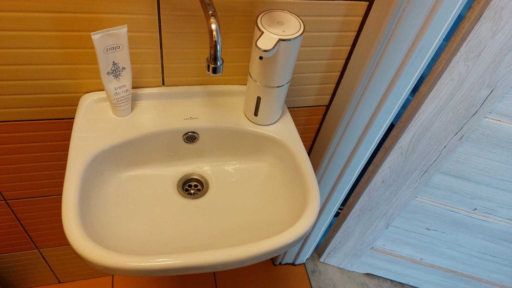 Umywalka łazienkowa Cersanit z baterią