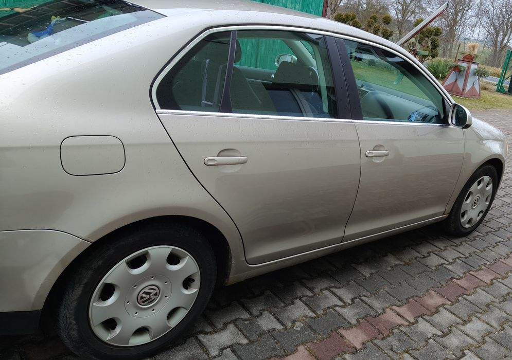 Volkswagen Jetta 1.6 FSI benzyna 2007r