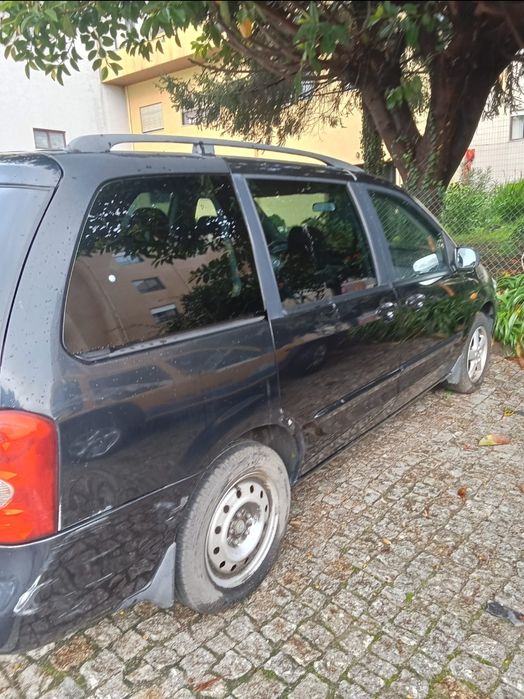 Mazda 2002 7lugares