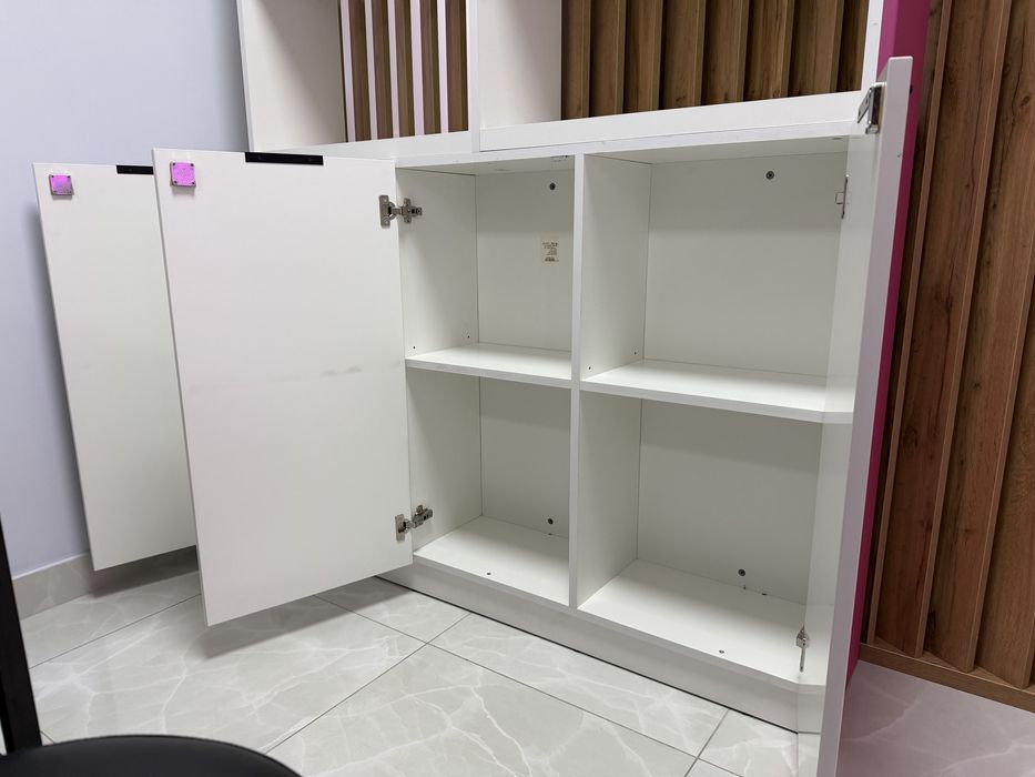 Шафа з тумбами, акцентна рожева стінка