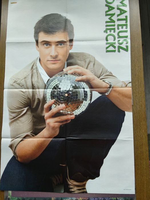 Plakaty z czasopism.