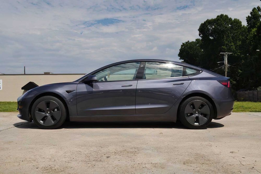 Tesla Model 3      2023